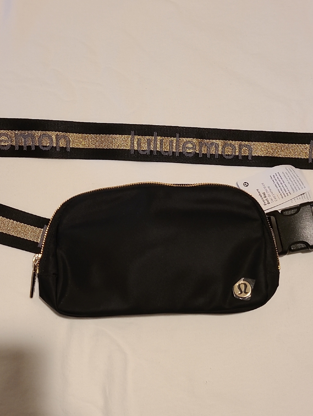 Lululemon Everywhere Belt Bag Black Gold LU9BHGS NWT New